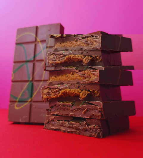 Thick Belgian Dubai milk chocolate block with Biscoff spread & crunchy biscuit pieces