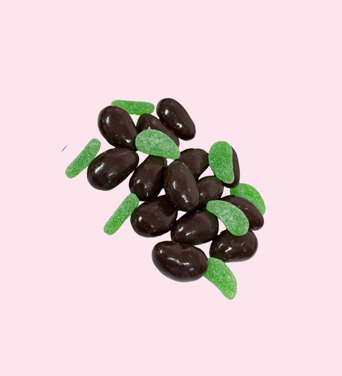 Fresh mint leaves covered in rich premium Belgian dark chocolate – a refreshing and indulgent treat.