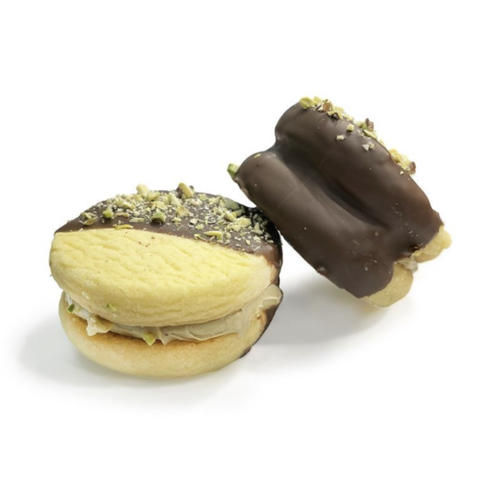 Buttery biscuits, creamy pistachio filling, smooth milk chocolate and a sprinkle of crushed pistachios - elegant, decadent and irresistibly delicious.