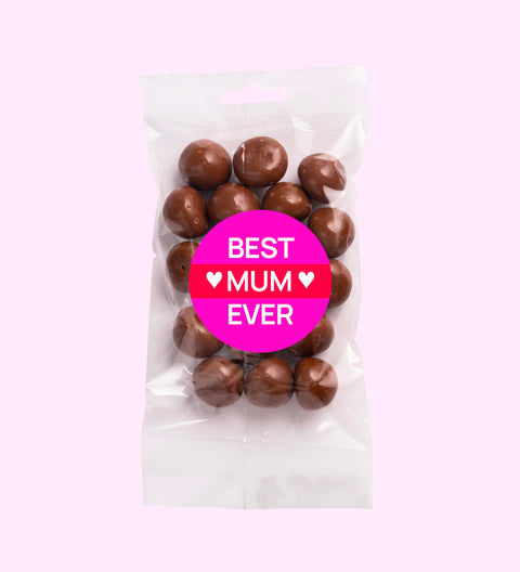 Tangy and juicy raspberries covered in smooth premium Belgian milk chocolate with Best Mum Ever sticker, a decadent and fruity Mother’s Day treat.