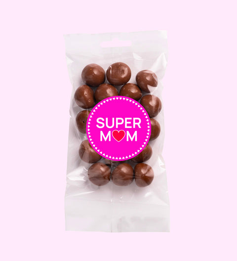 Tangy and juicy raspberries covered in smooth premium Belgian milk chocolate with Super Mum sticker, a decadent and fruity Mother’s Day treat.