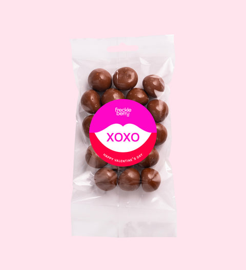 Tangy raspberries covered in smooth premium Belgian milk chocolate with XOXO sticker – a decadent and romantic Valentine’s Day treat.