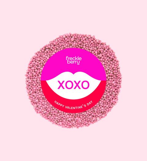 Premium Belgian chocolate and topped with bright pink sprinkles, wrapped in a playful XOXO design – a sweet Valentine’s Day gift.