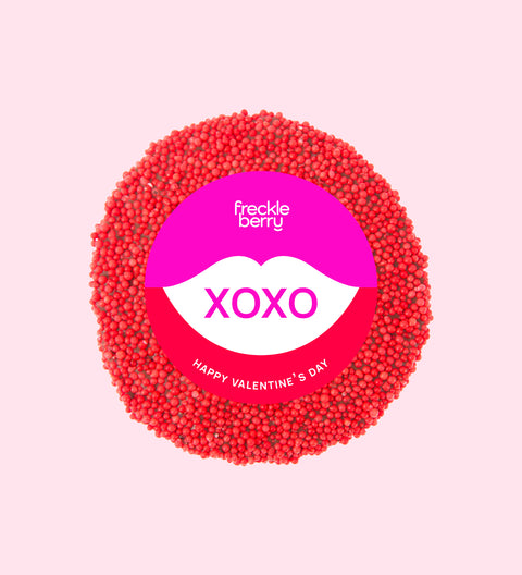 Premium Belgian chocolate and topped with bright red sprinkles, wrapped in a playful XOXO design – a sweet Valentine’s Day gift.